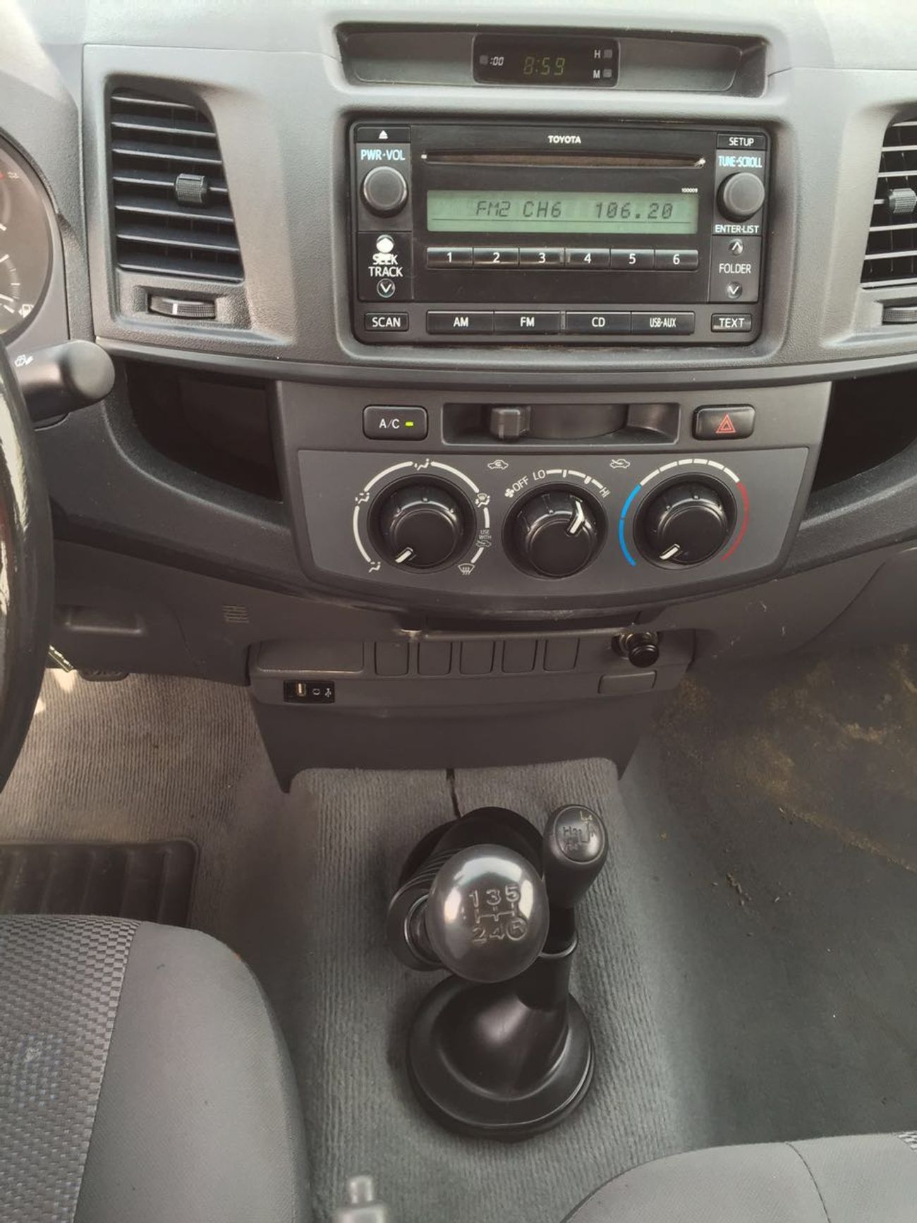 Toyota Hilux 4X4 DOUBLE CABIN