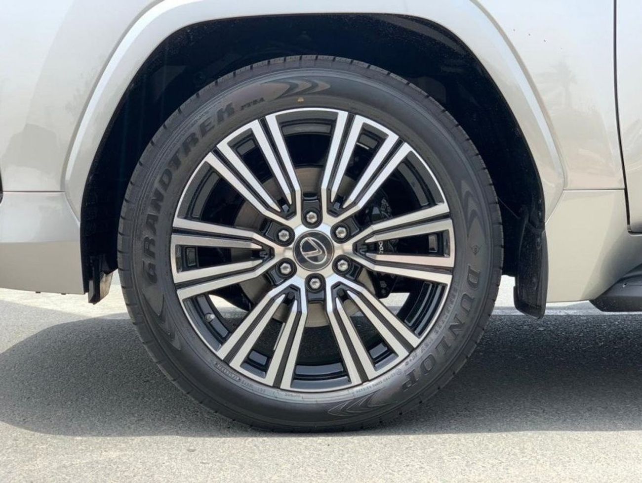 Lexus LX 600 Signature GCC Spec