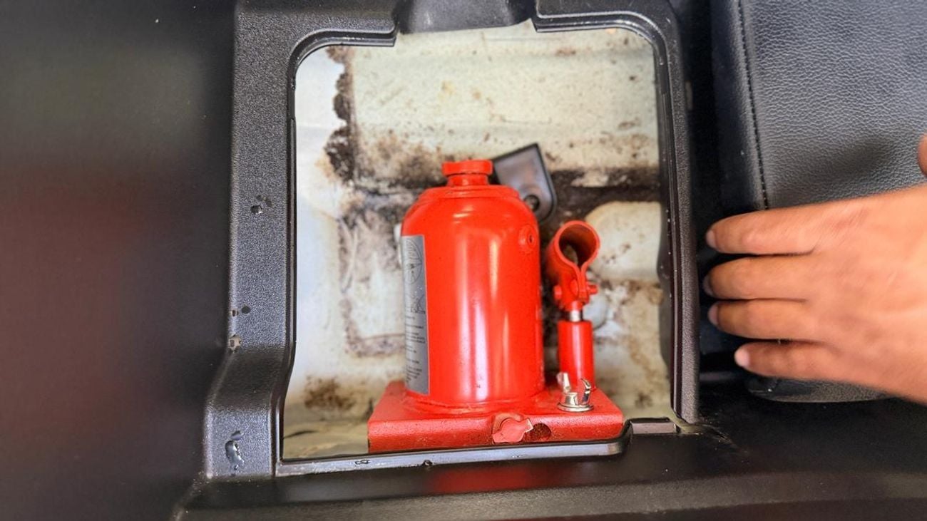 Mitsubishi Pajero SIGNATURE BODY KIT MODIFIED | ELECTRIC HEATED SEATS | BACK CAMERA | PARKING SENSORS | 3.2L DIESEL EN