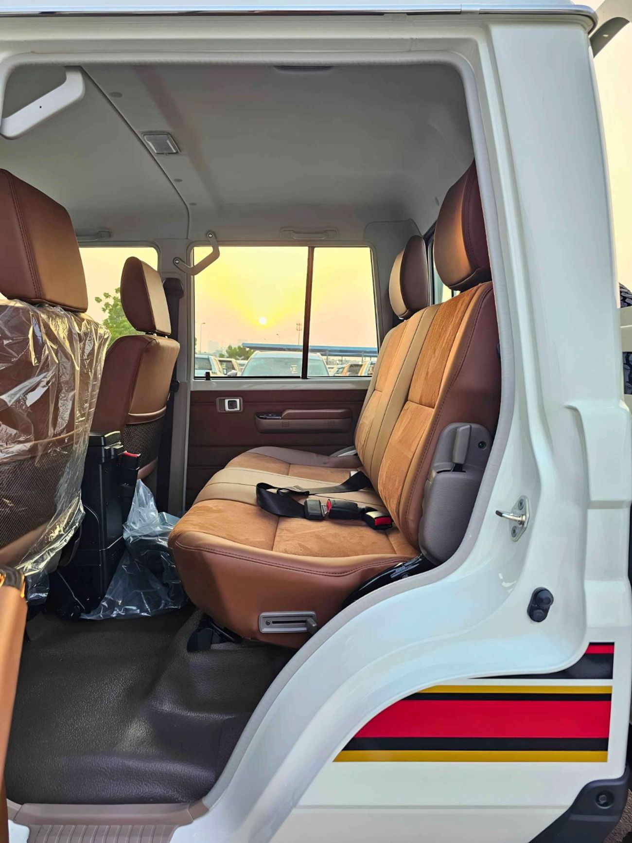 Toyota Land Cruiser Pick Up LX-Z1 LC79 / DOUBLE CABIN AUTOMATIC / 2.8L DIESEL V4 4WD / DVD+CAMERA /SNORKEL,WINCH (CODE # LX-Z1)