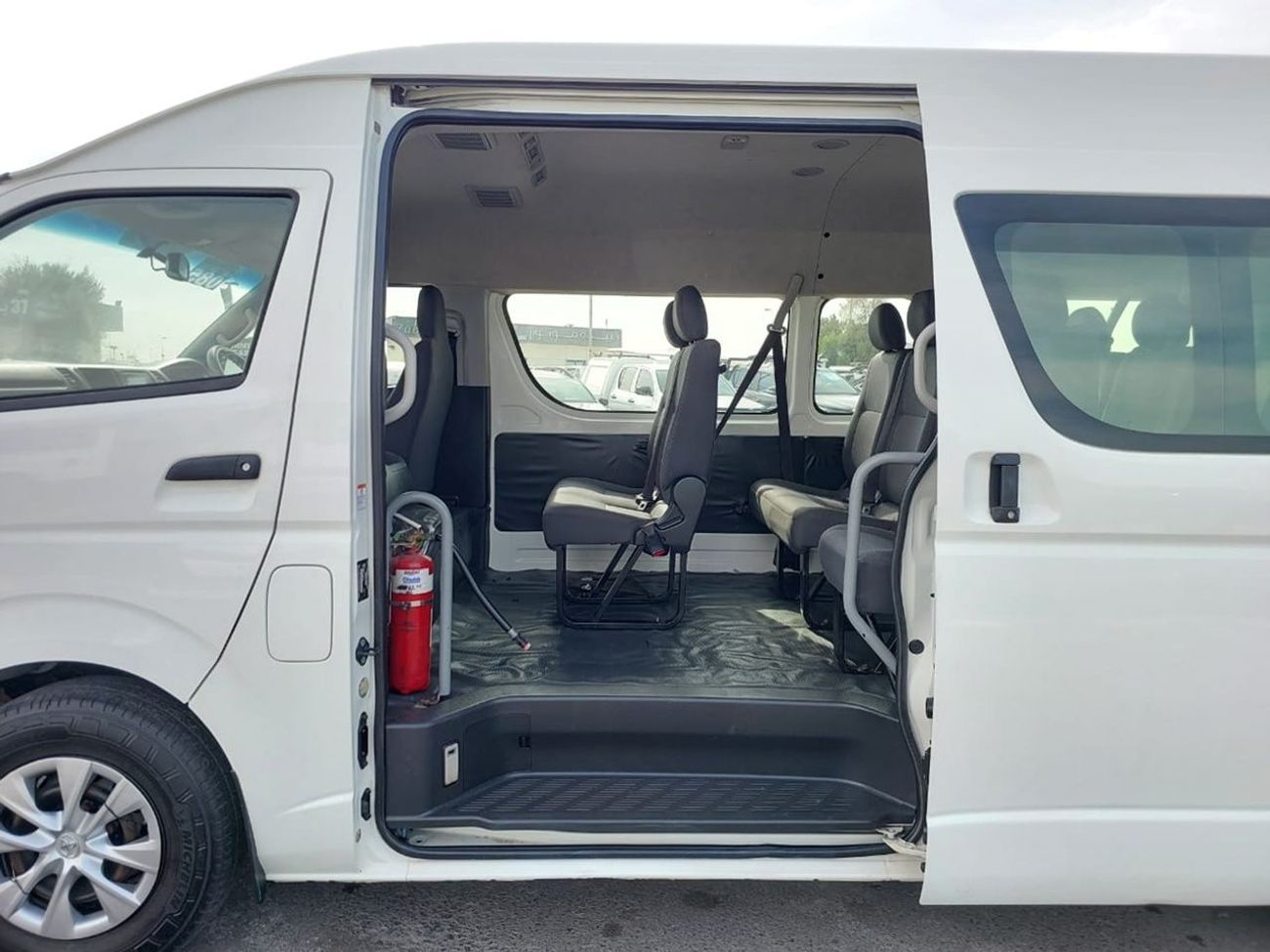 تويوتا هاياس TOYOTA HIACE COMMUTER VAN RHD 2015 MODEL 3.0 L DIESEL AUTOMATIC(PM23061)