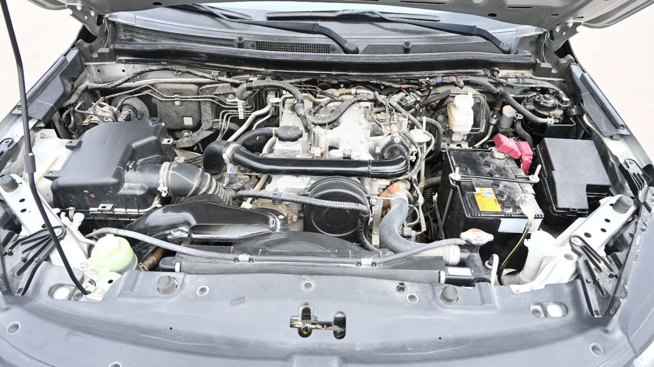 Mitsubishi L200 MITSUBISHI L-200 2.5L DIESEL DCAB 2WD GL 5/MT WHITE (with Touch Screen, Rear View Camera & Bedliner)