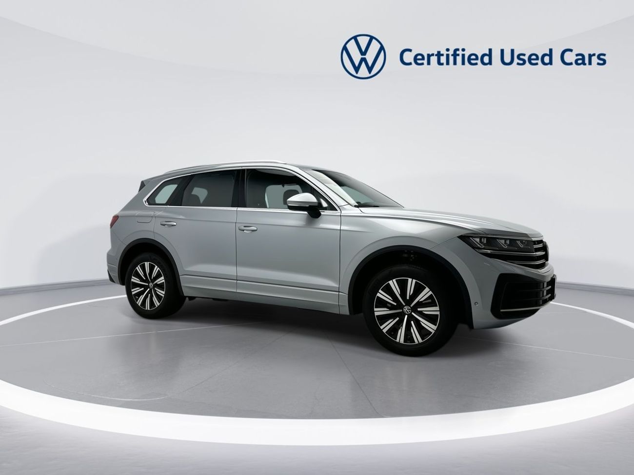 Volkswagen Touareg 3.0T TL (340 HP) Touareg Elegance + Tirano (Ref#02378) - 42,100 AED SAVINGS from New Car