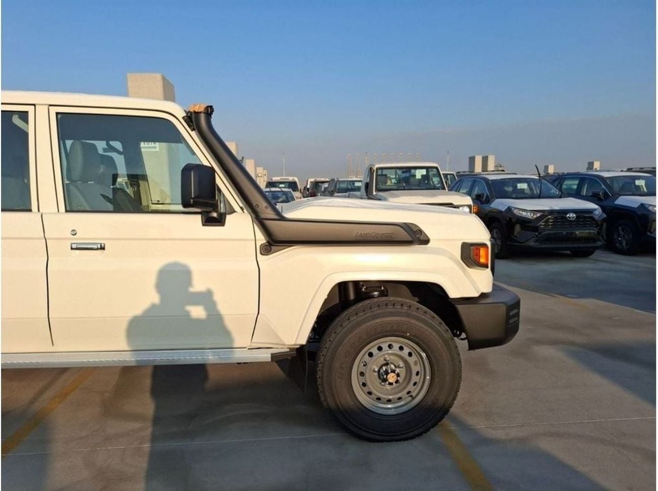 Toyota Land Cruiser Pick Up Double Cab 2.8L AT Diesel V4 with warranty
