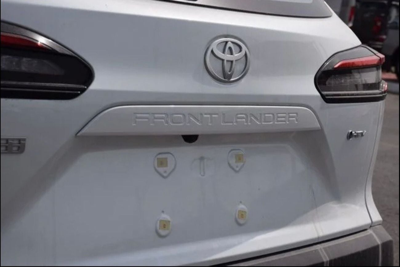 Toyota Frontlander 2.0 Hybrid Luxury white-black