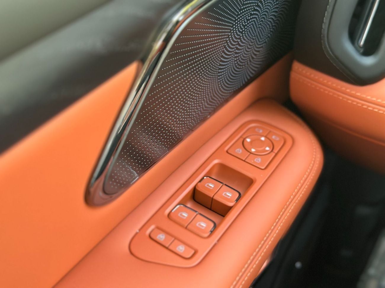 ROX 01 VIP | 6 Seats | Brand New | AED 3,400 monthly