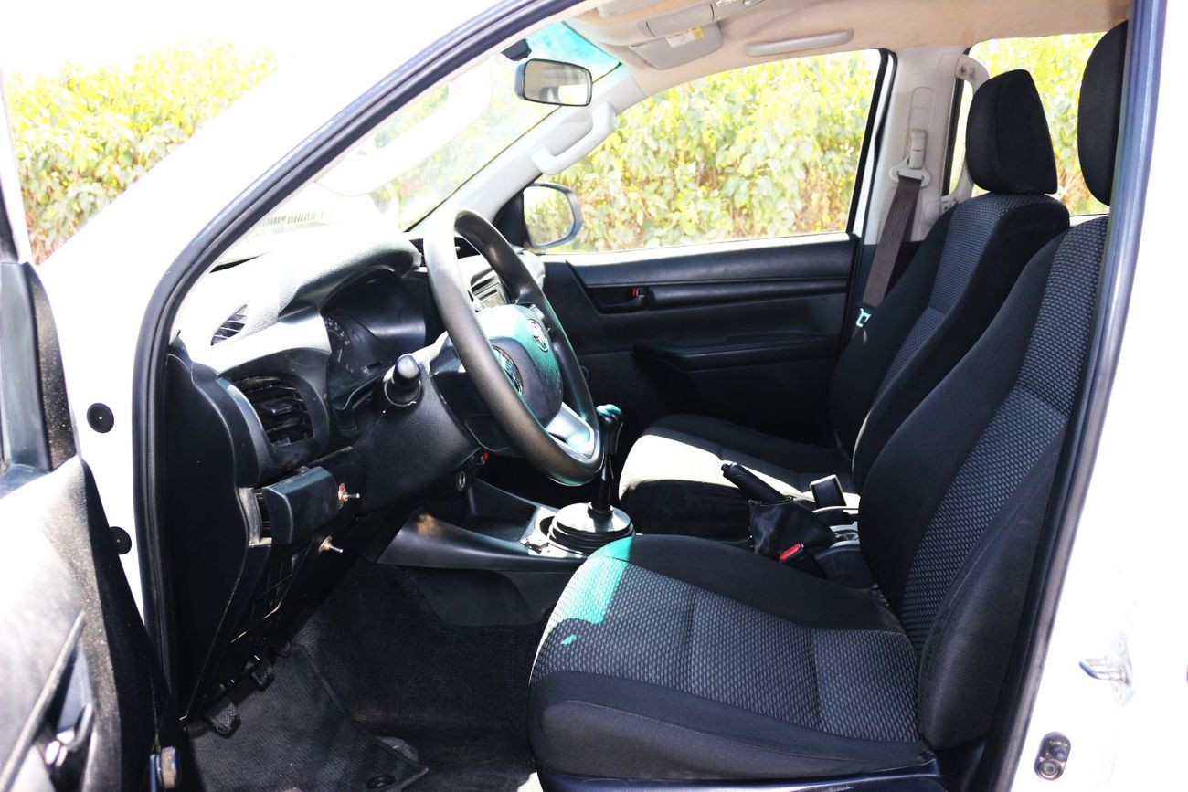 تويوتا هيلوكس DLS 2.4L