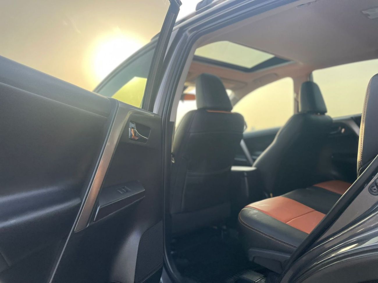 Toyota RAV4 2018 Toyota Rav4 Adventure 2.5L V4 Full Option - Sunroof Push Start & Truck Auto With Radar - l