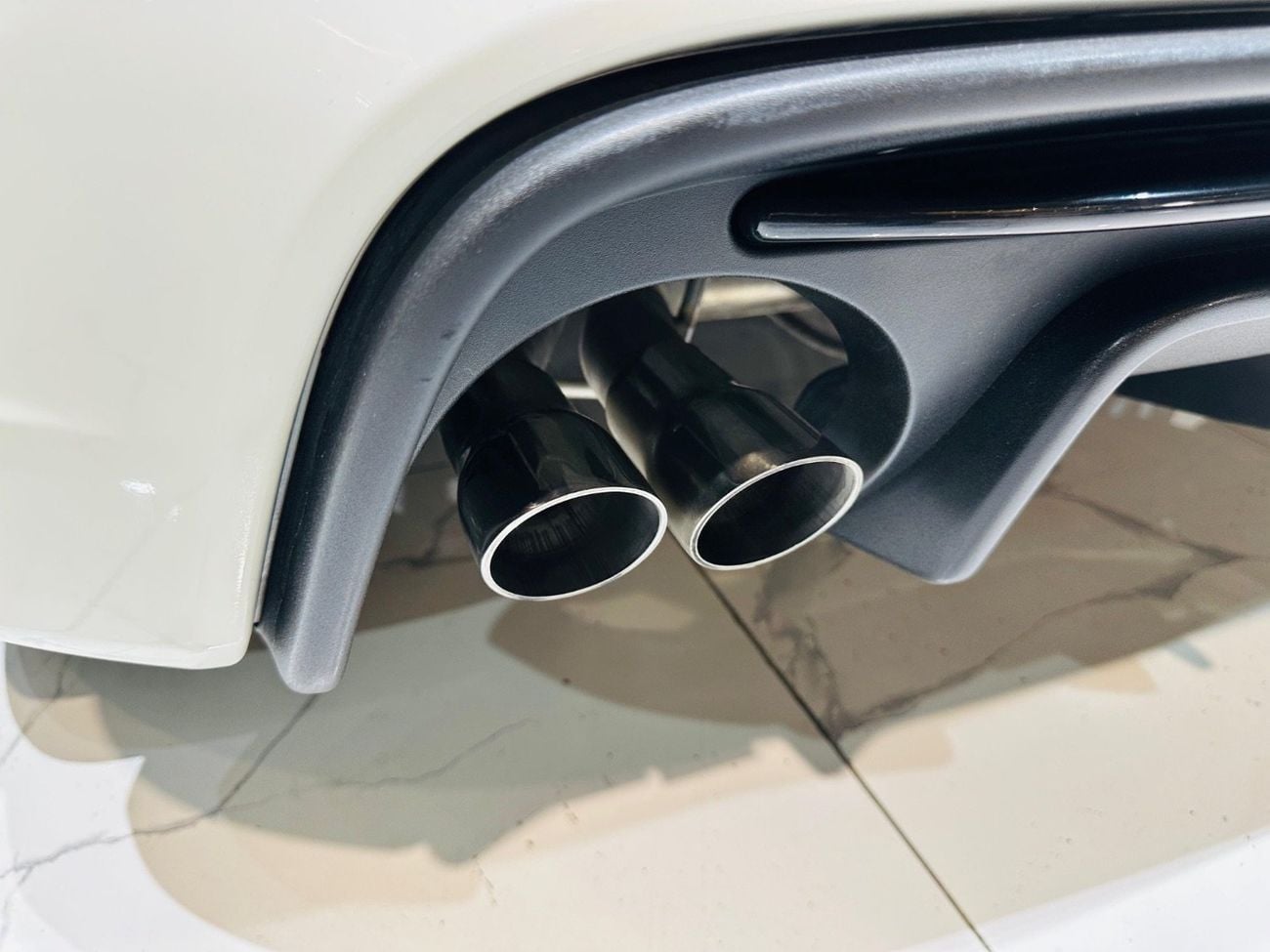 أبارث 695 Turismo