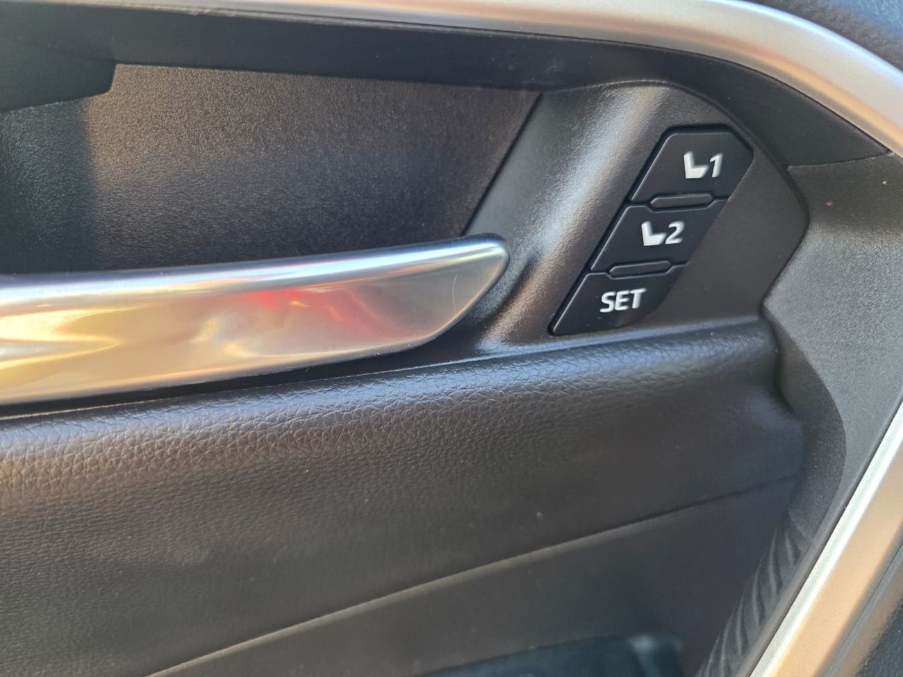 Toyota RAV4 2.5L Limited Hybrid Sunroof , Push button, Trunk automatic and original leather seats