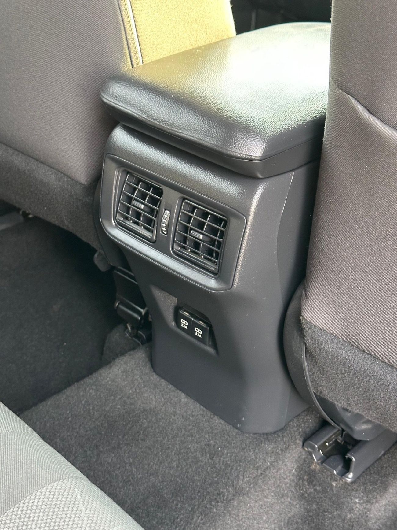 Toyota RAV4 Hybrid XLE 2.5L push start full option