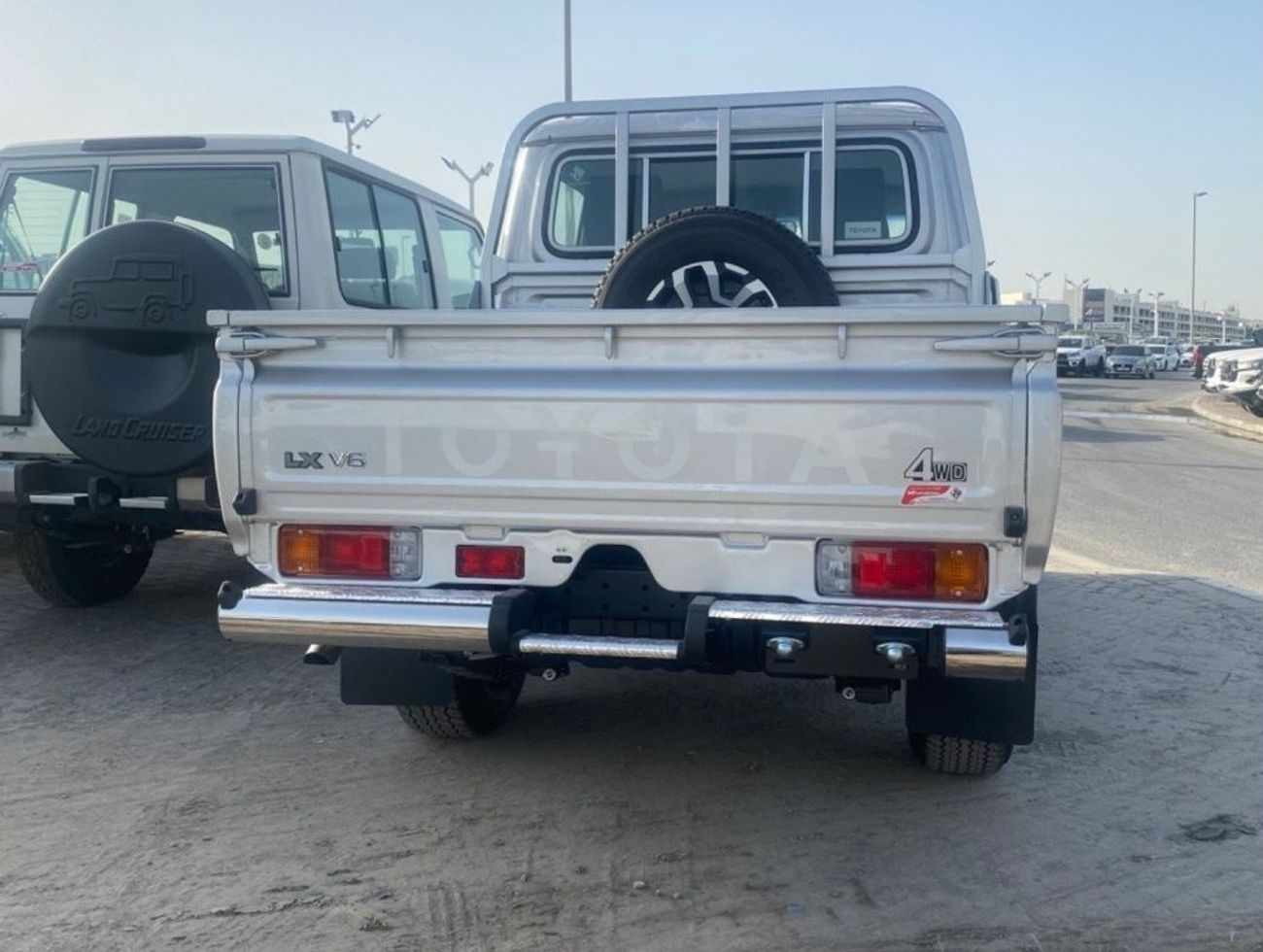 تويوتا لاند كروزر بيك آب 4.0L D/C