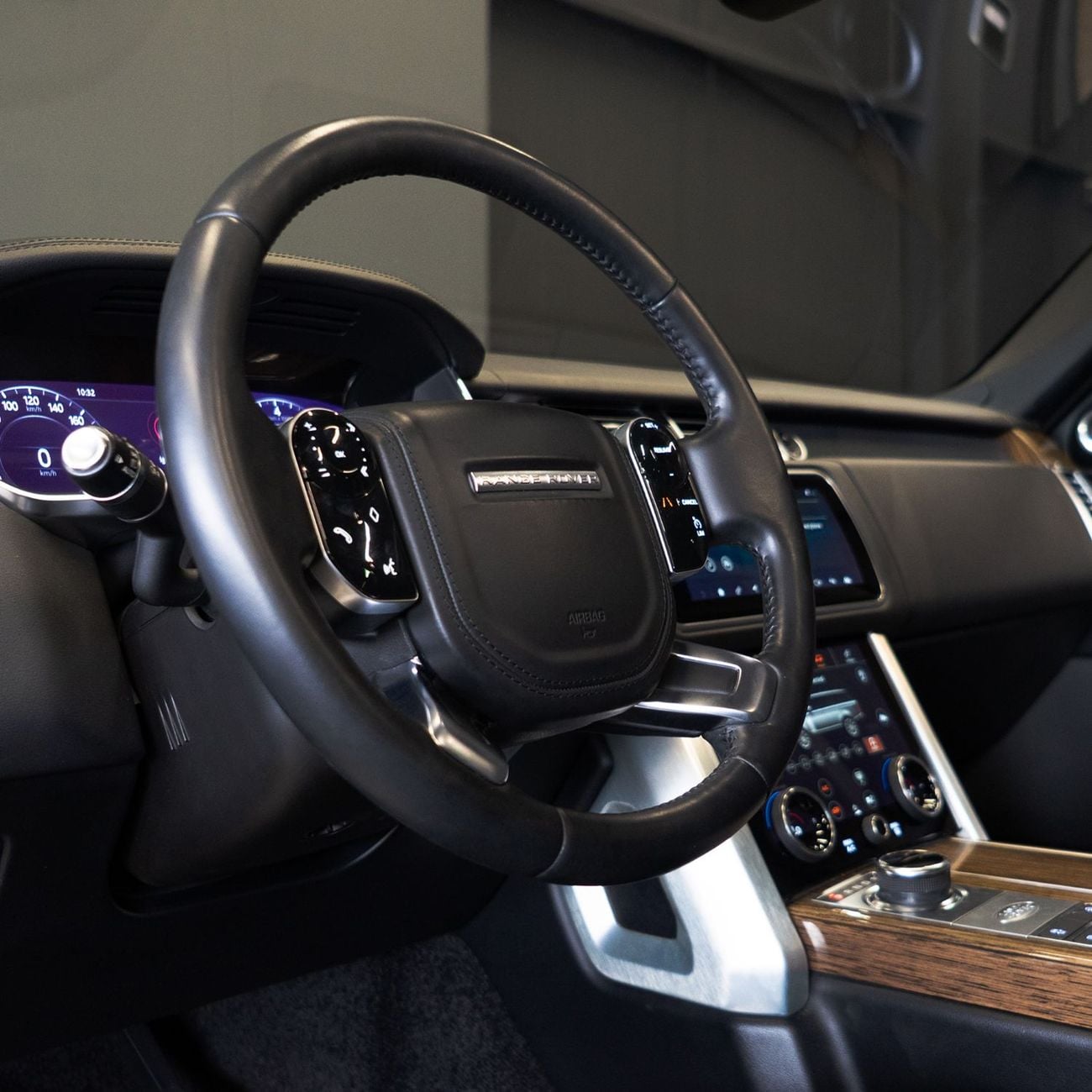 Land Rover Range Rover AED 2,682 pm • 0% Downpayment • Range Rover Vogue SE   • 1 Year Warranty