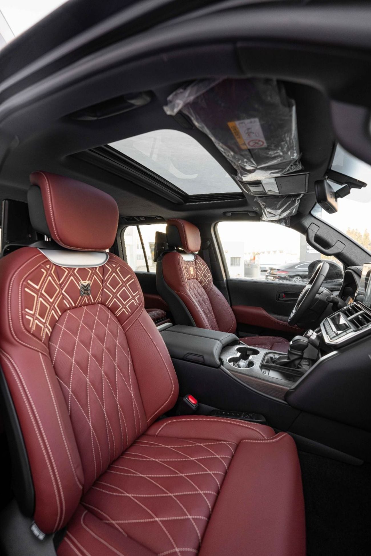 تويوتا لاند كروزر VXR GXR 4.0 لتر بنزين A/T إصدار الطرق الوعرة مع MBS AUTOBIOGRAPHY VIP 4 مقاعد