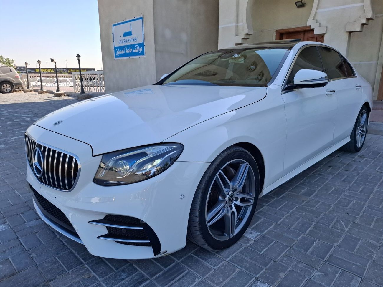 Mercedes-Benz E300 Mercedes-Benz E300 2018 full option