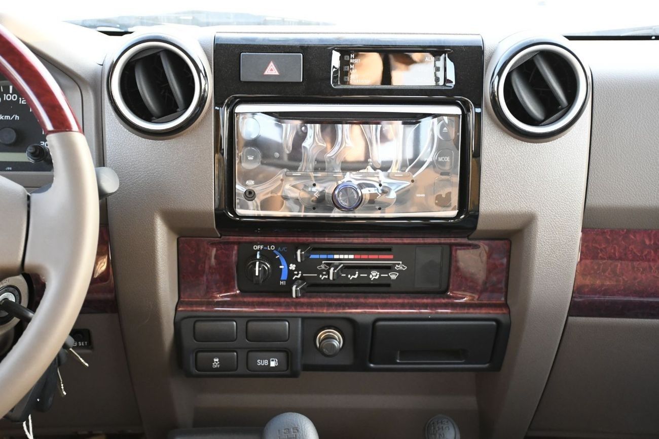 Toyota Land Cruiser Pick Up 4.5L V8 Diesel with difflock  (Ready Stock )