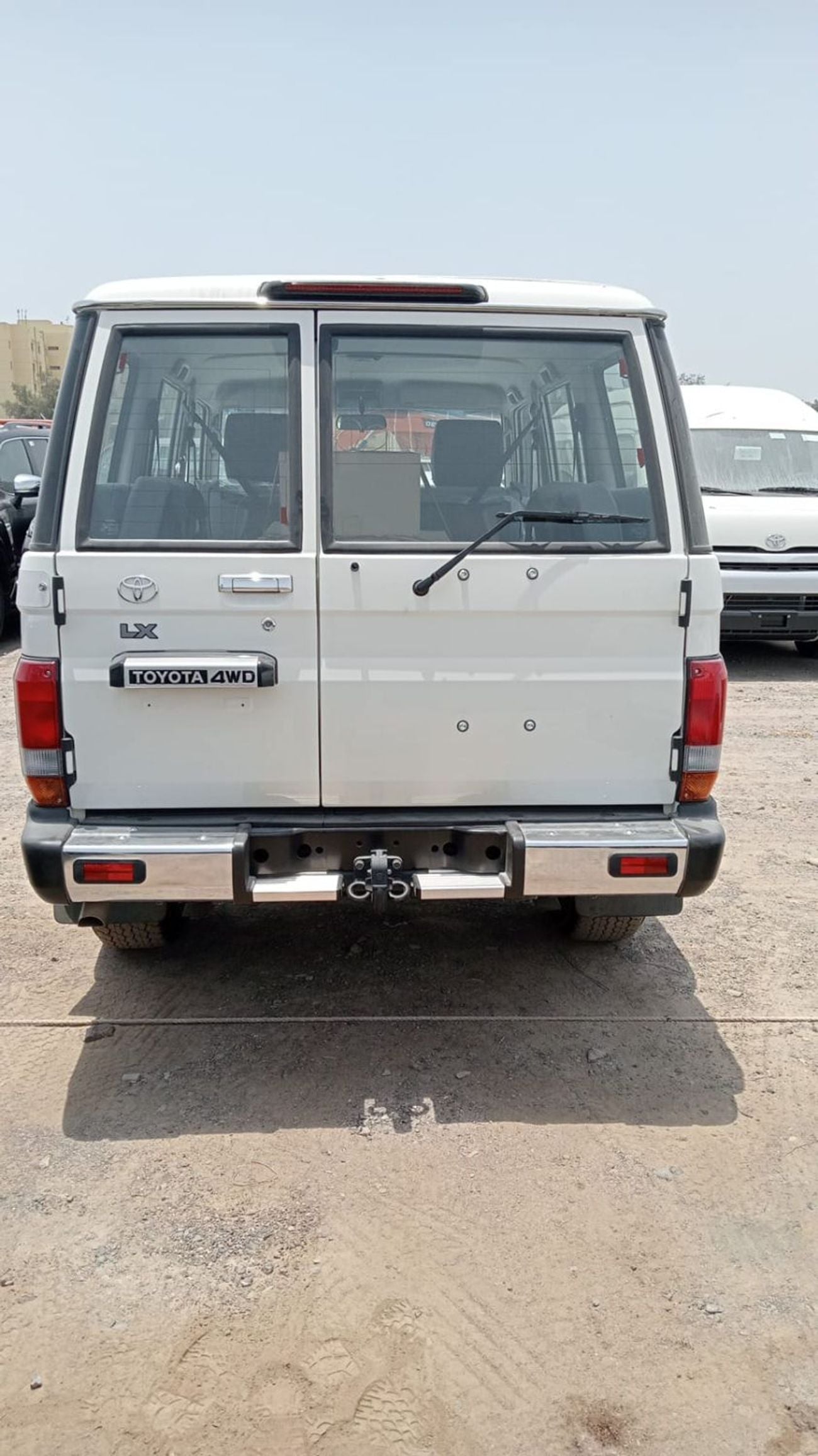 تويوتا لاند كروزر 70 HT VXR Toyota Land Cruiser 76 05 Door Hard Top 2.8L Auto