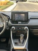 Toyota RAV4 XLE 4WD push start,leather seats 2021
