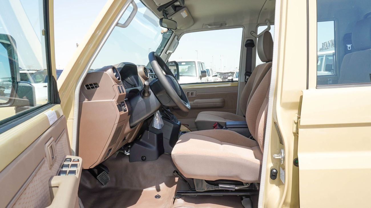 Toyota Land Cruiser Pick Up TOYOTA LC 79 DOUBLE CABIN PETROL 4.0 A/T - 2025