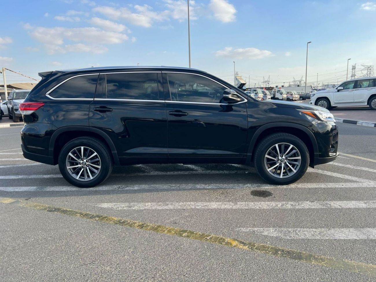 تويوتا هايلاندر 2017 TOYOTA HIGLANDER XLE // LEATHER & ELECTRIC SEATS  // PUSH START // SUNROOF - REAR DOOR OPEN CLO