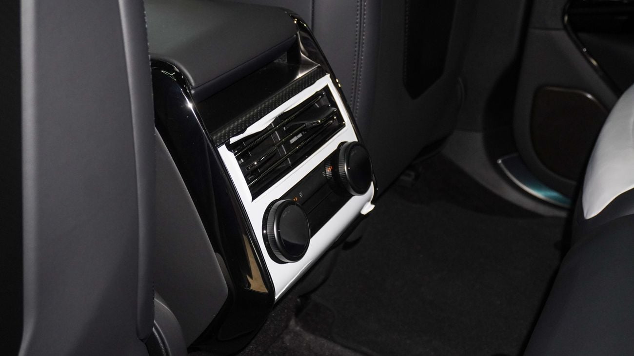 Land Rover Range Rover SVR