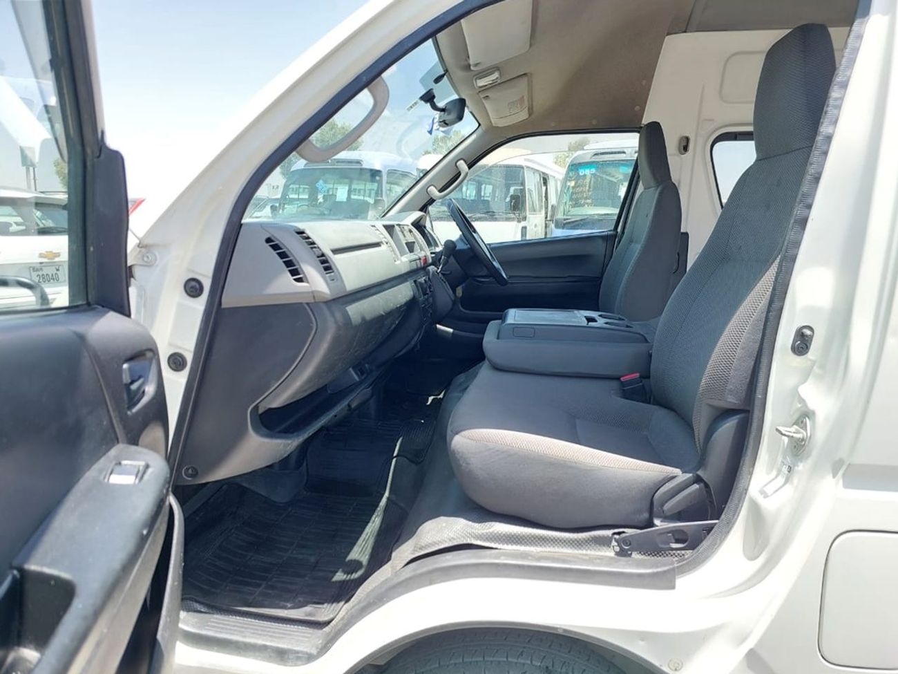 Toyota Hiace TOYOTA HIACE COMMUTER VAN RHD 2011 MODEL 3.0 L DIESEL AUTOMATIC(PM08585)
