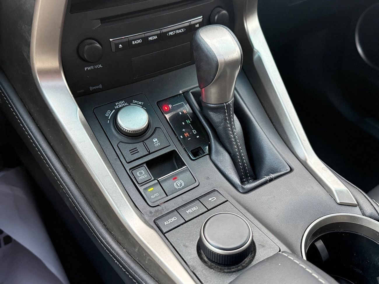 لكزس NX200t PLATINUM Premier 2.0L