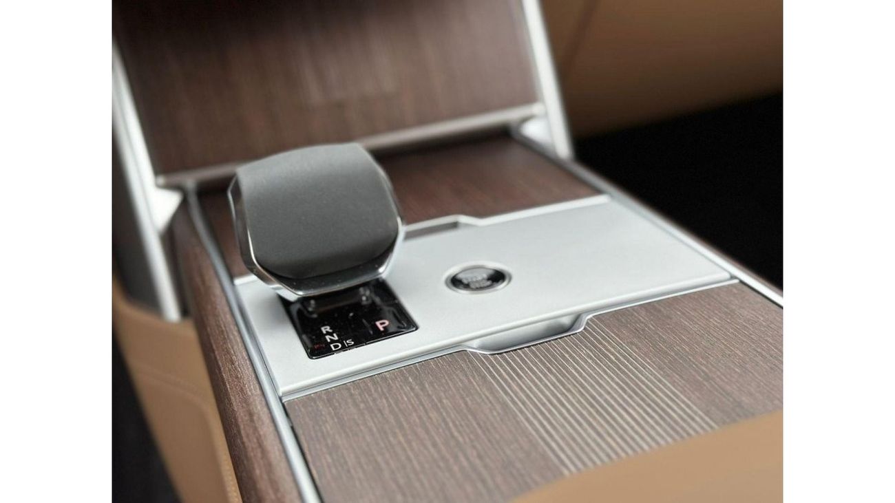 لاند روفر رينج روفر GCC SPEC UNDER WARRANTY AND SERVICE