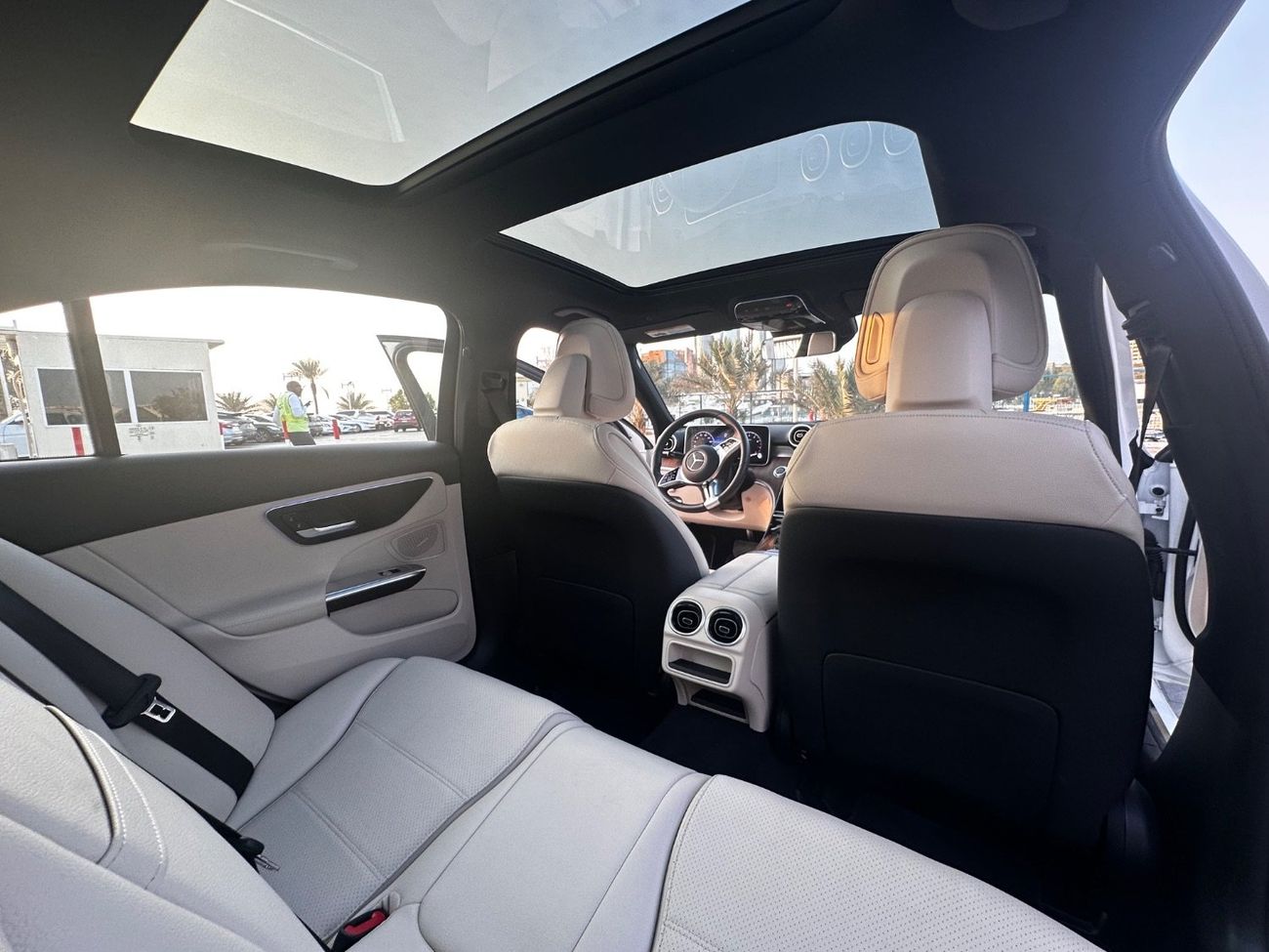 Mercedes-Benz C 300 Base Automatically parking