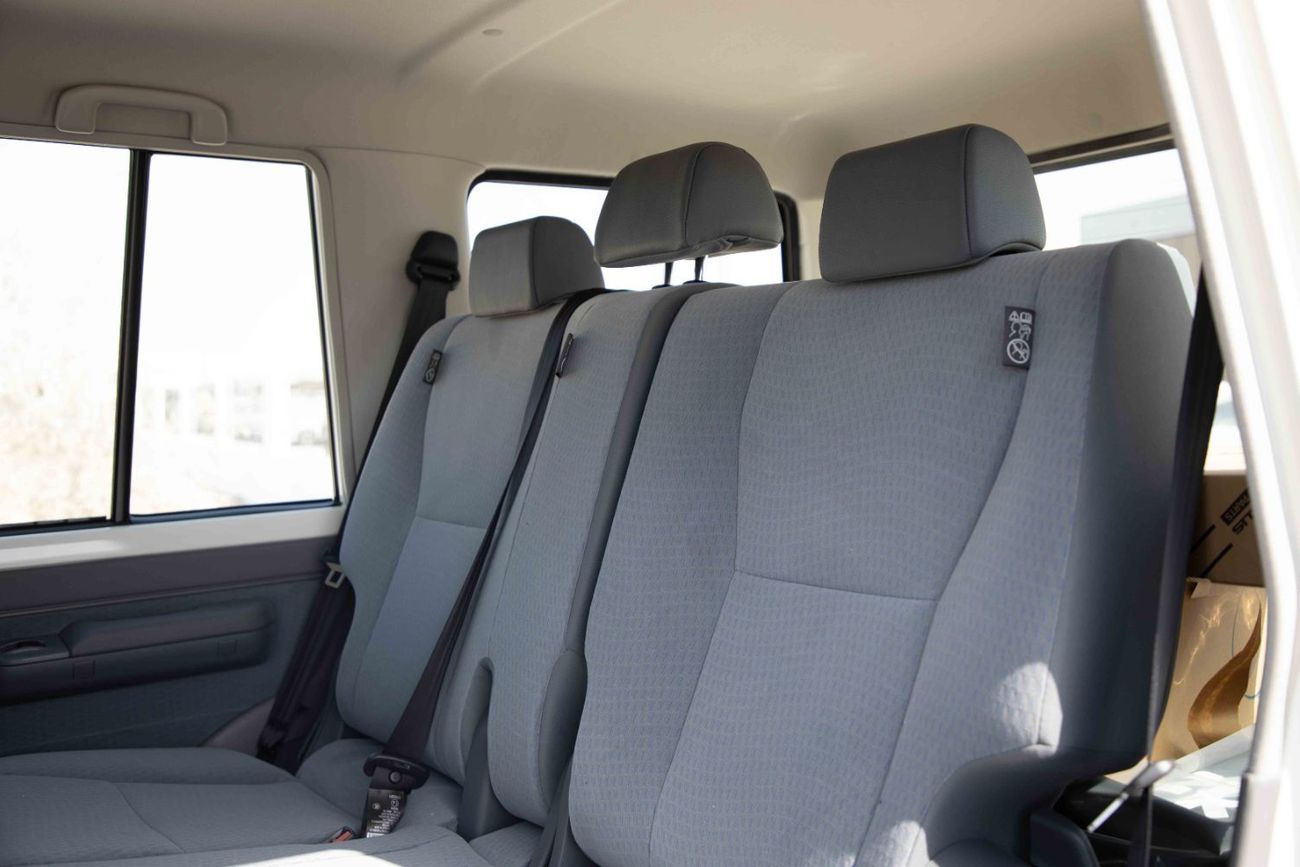 تويوتا لاند كروزر LC76 Hardtop LX 4.0L - Manual - White Inside Bluish Grey | Export Only