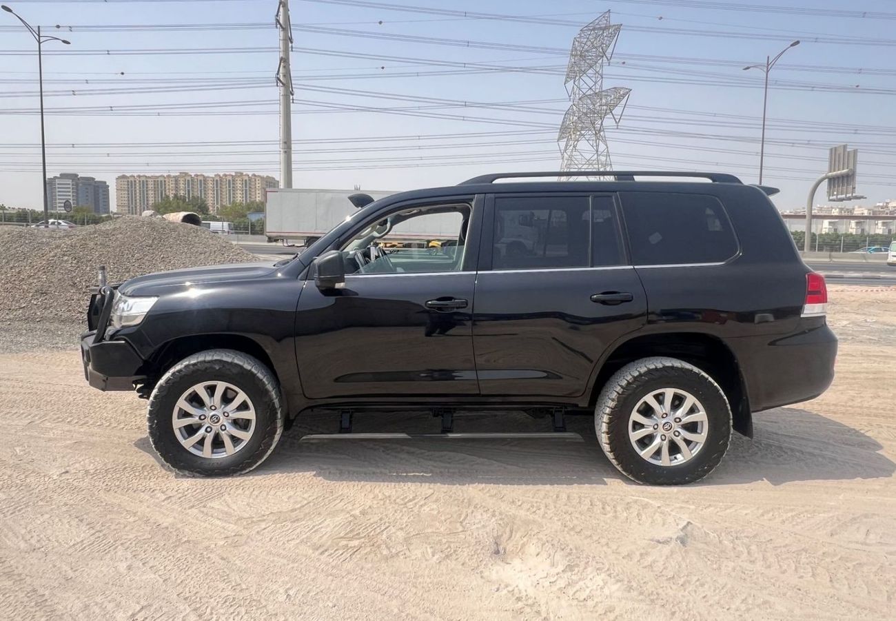 Toyota Land Cruiser DIESEL 4.5 LITER RIGHT HAND DRIVE 2019 BLACK COLOR