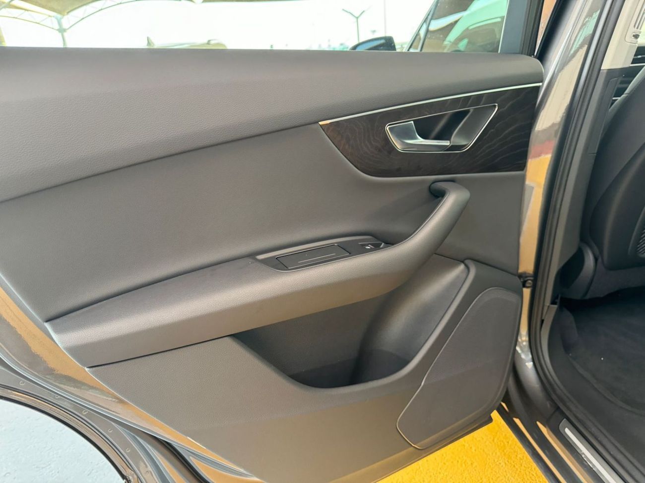 Audi Q7 AUDI Q7 - WITH NUMBER PLAT IN DUBAI