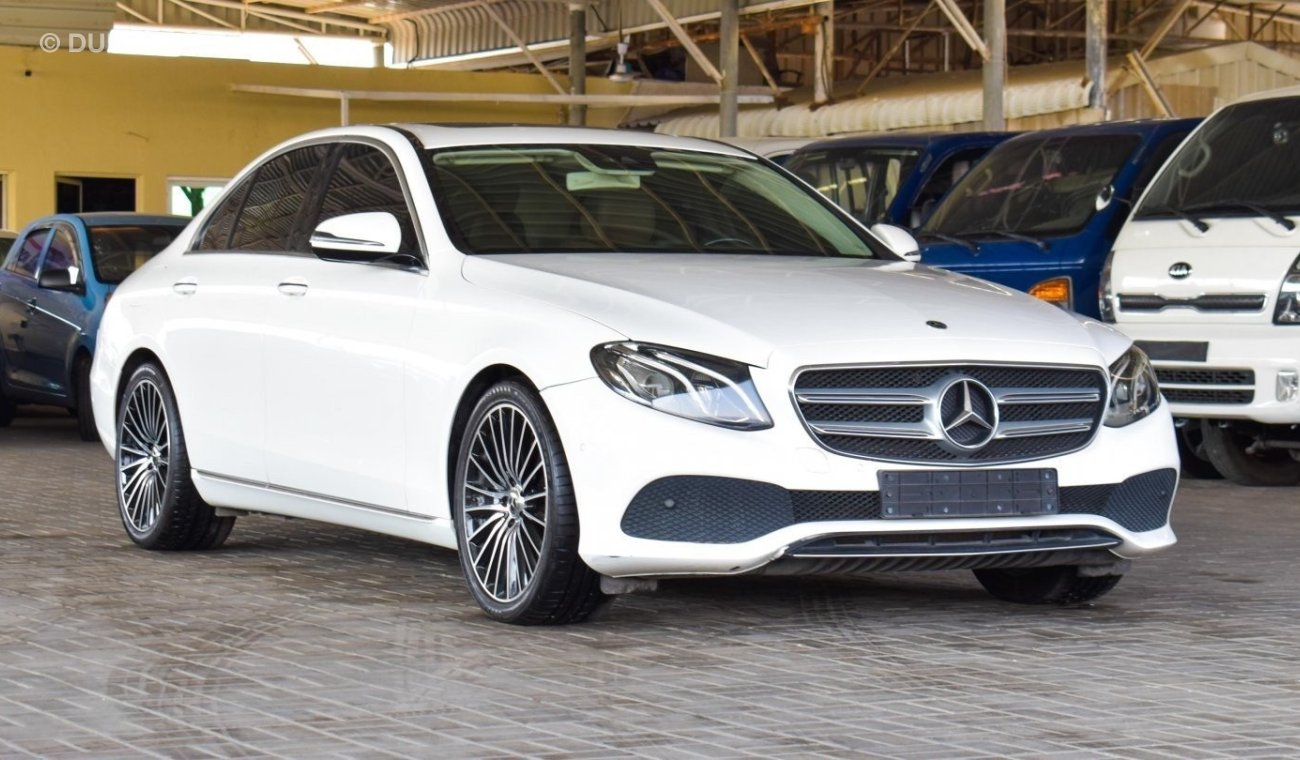 مرسيدس بنز E300 مرسيدس E300  سنة الصنع 2019  اللون الخراجي ابيض  اللون الداخلي بني  فتحه  مرايا و زجاج واقفال وكراسي