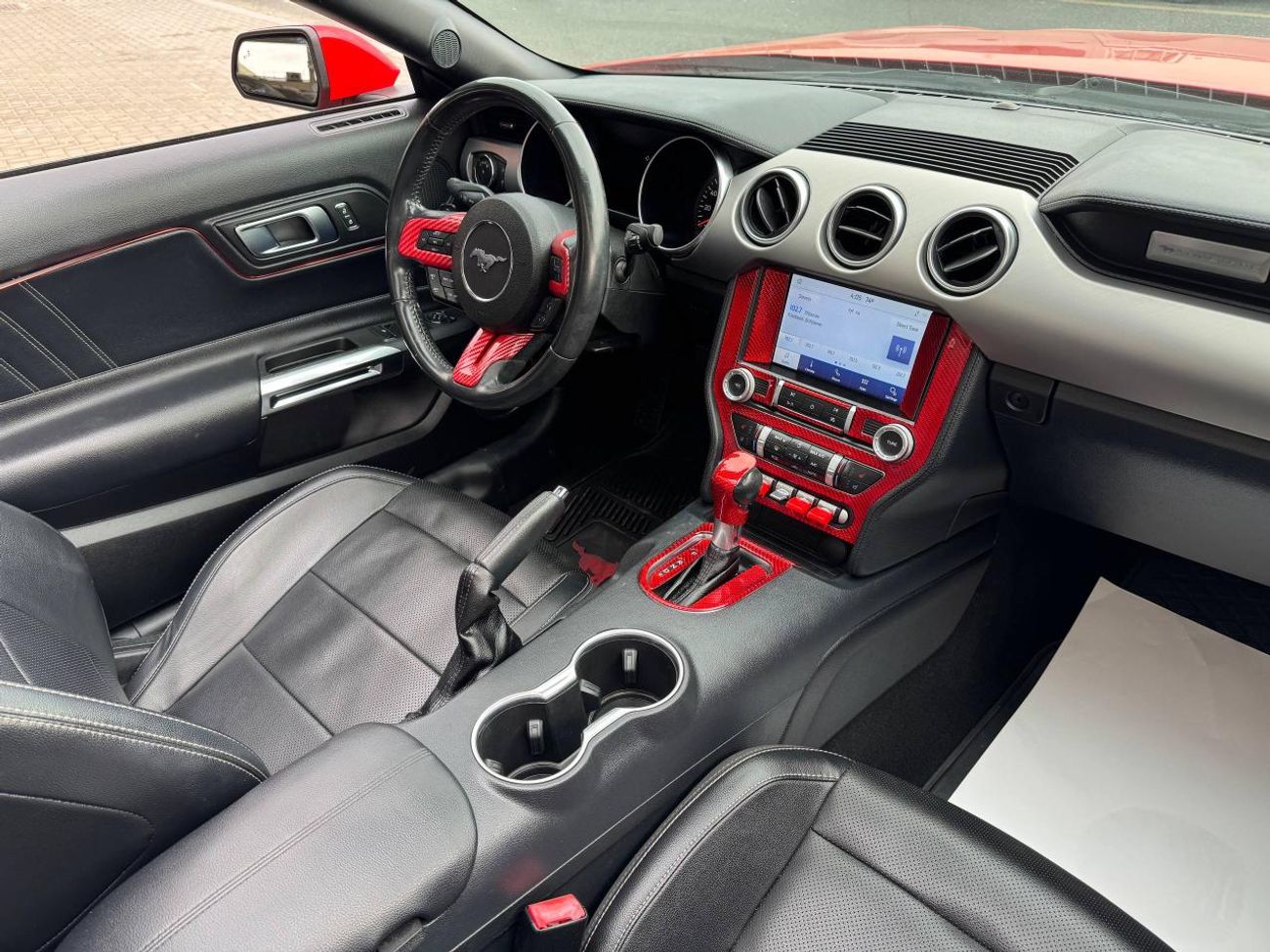 Ford Mustang EcoBoost / 2.3L V4 / BIG SCREEN / RADAR / BLIND SPOTS / REMOTE START / IN PERFECT CONDITION