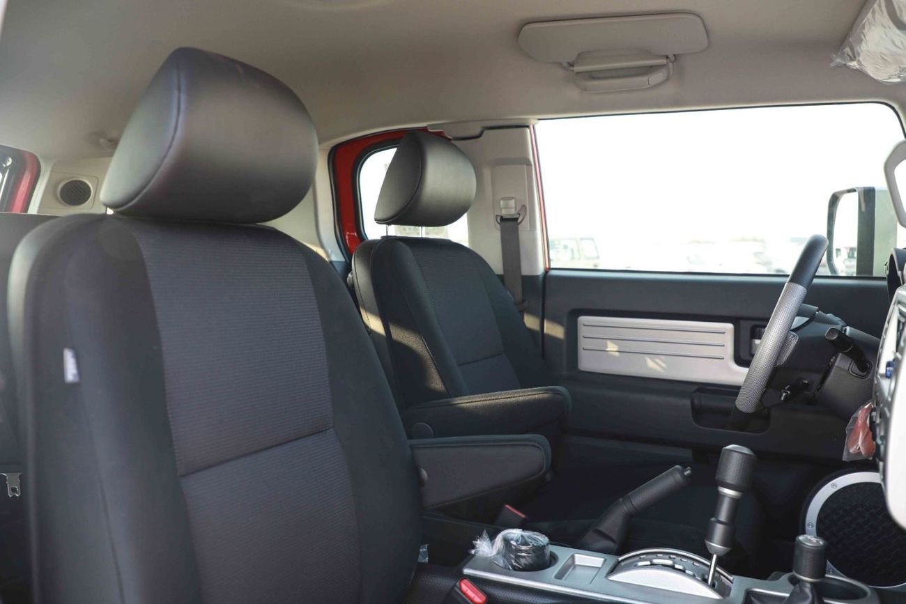 Toyota FJ Cruiser 2023 Toyota FJ Cruiser 4.0 W/0 JBL - White inside Grey | Export Only