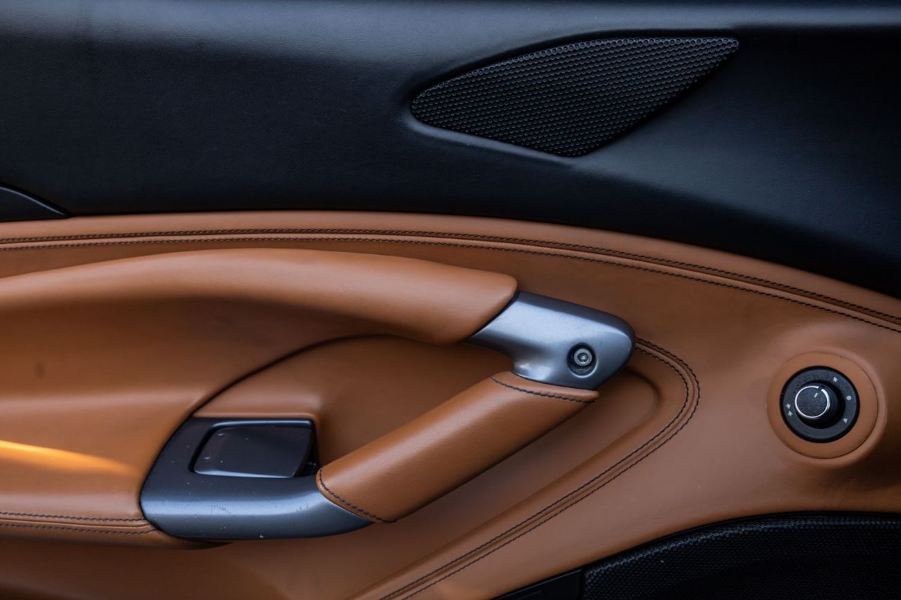 Ferrari F8 Tributo 3.9T V8