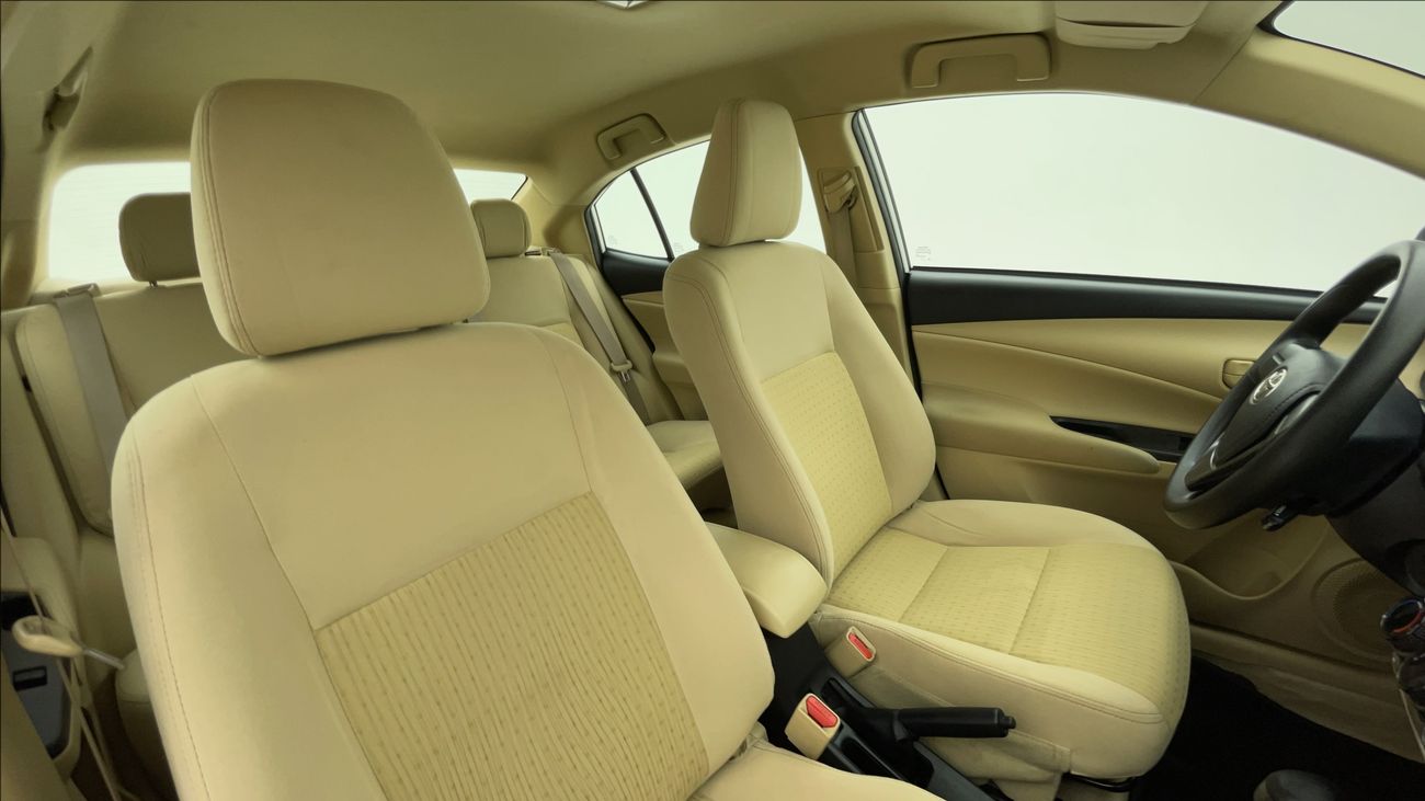 تويوتا يارس SE/E 1.5 | بدون دفعة مقدمة | اختبار قيادة مجاني للمنزل