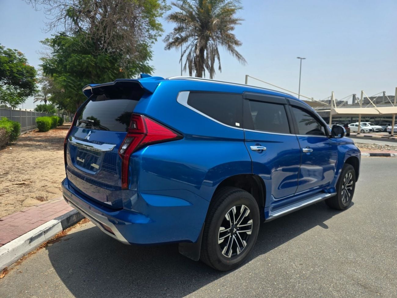 ميتسوبيشي مونتيرو سبورت GLS PREMIUM مونتيرو سبورت GLS 2023 دفع رباعي! أعلى المواصفات! 4700 كم فقط! ضمان حتى عام 2028! خدمة م