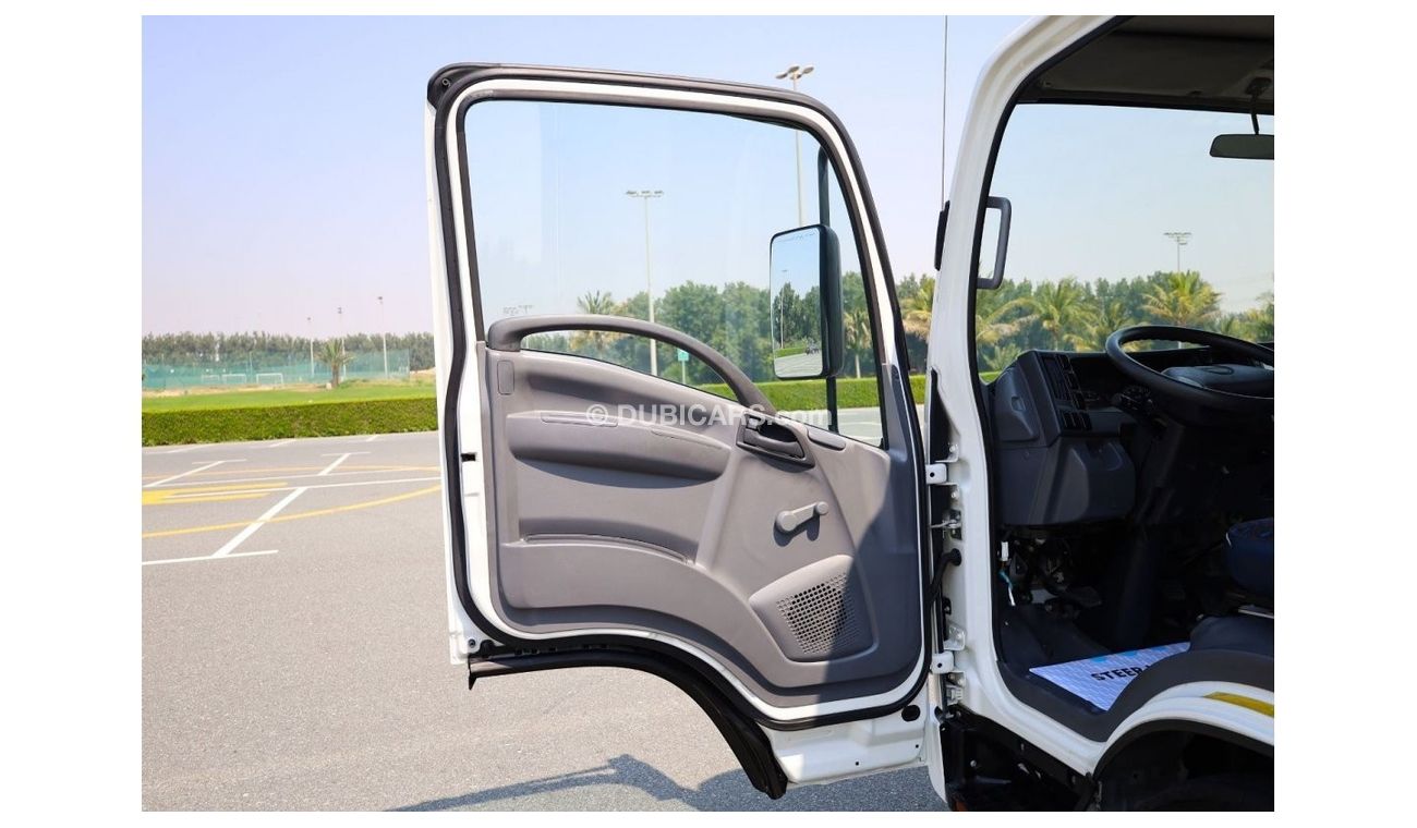 Isuzu Reward Reward NMR 2-Ton | Thermoking Chiller Box | Excellent Condition | GCC Specs | Export Only