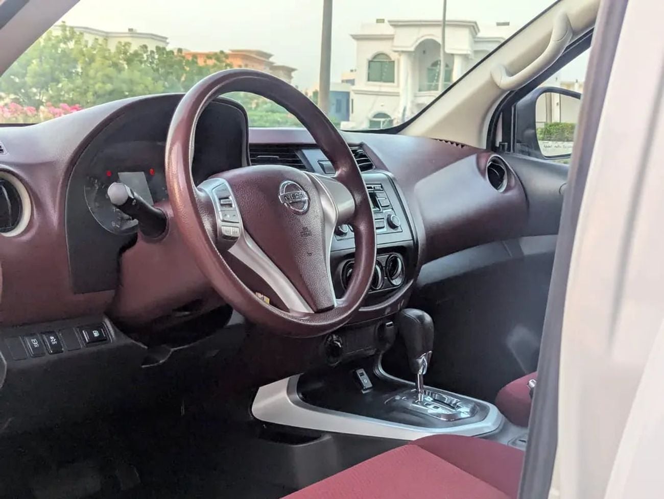 Nissan Navara GCC 4X4 V4 2.5L AUTOMATIC LOW MILEAGE IN EXCELLENT CONDITION