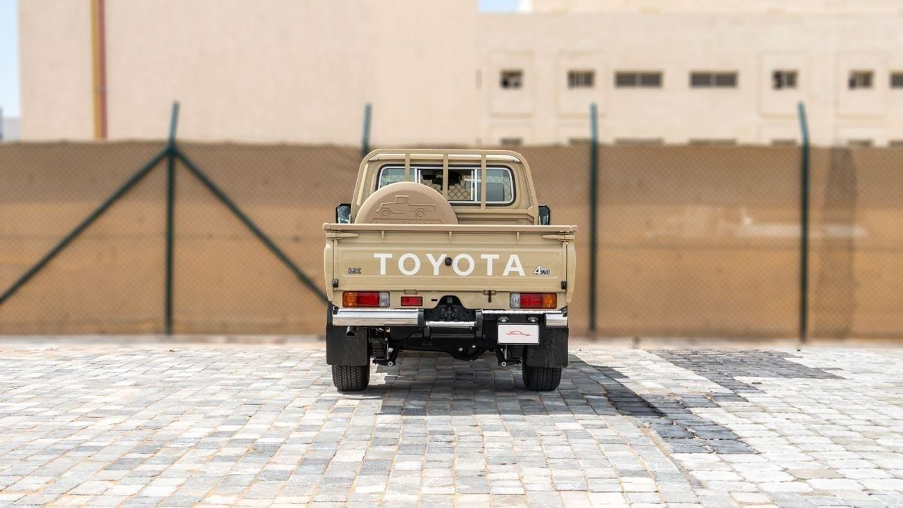 تويوتا لاند كروزر بيك آب 2026 Toyota LC79 2.8L AT Diesel Full Option (Beige-Brown)