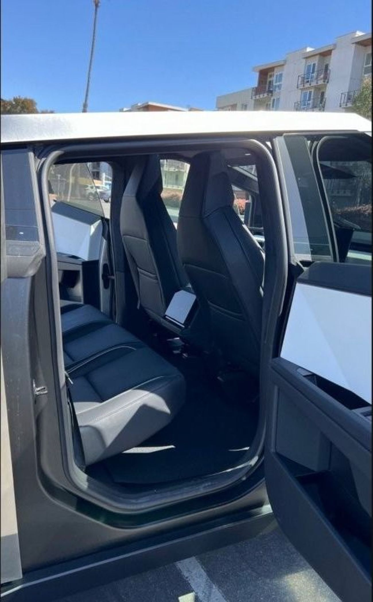 تسلا سايبرتراك BRAND NEW /ZRRO KM / ELECTRIC CAR /MODEL 2024