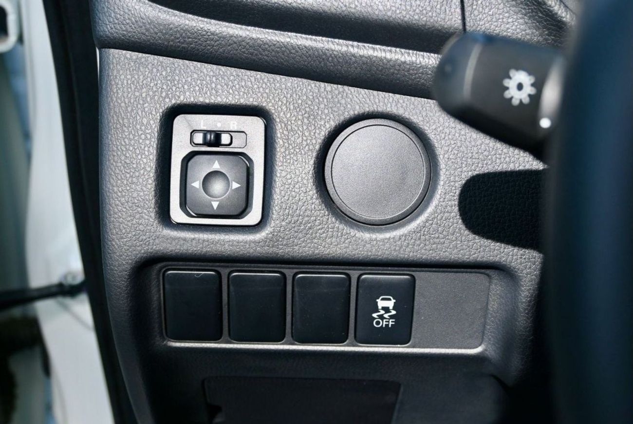 ميتسوبيشي L200 ميتسوبيشي L200 موديل 2023 ديزل 2.4 لتر ناقل حركة أوتوماتيكي أبيض من الخارج رمادي من الداخل