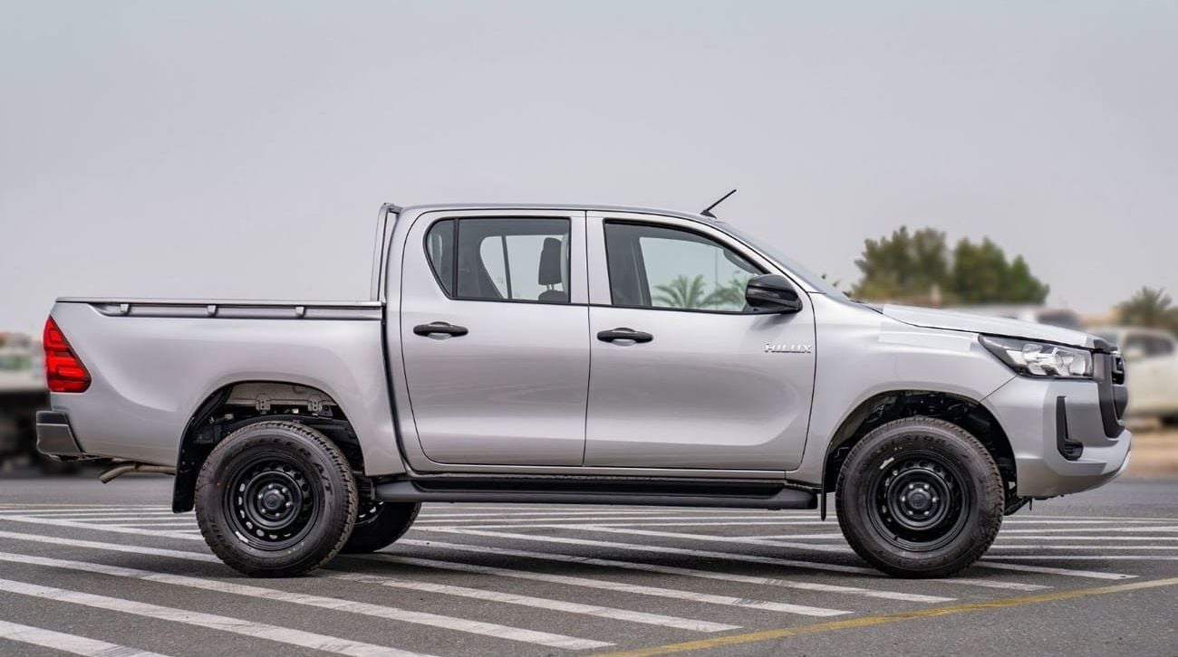تويوتا هيلوكس Toyota Hilux 2.4L Diesel Mid Option p.window MY2024