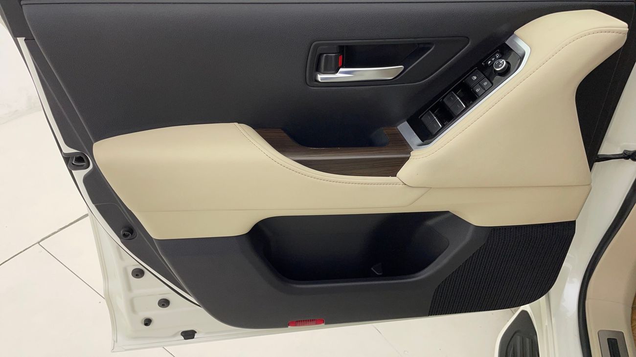 تويوتا لاند كروزر GXR 4 | بدون دفعة مقدمة | اختبار القيادة في المنزل