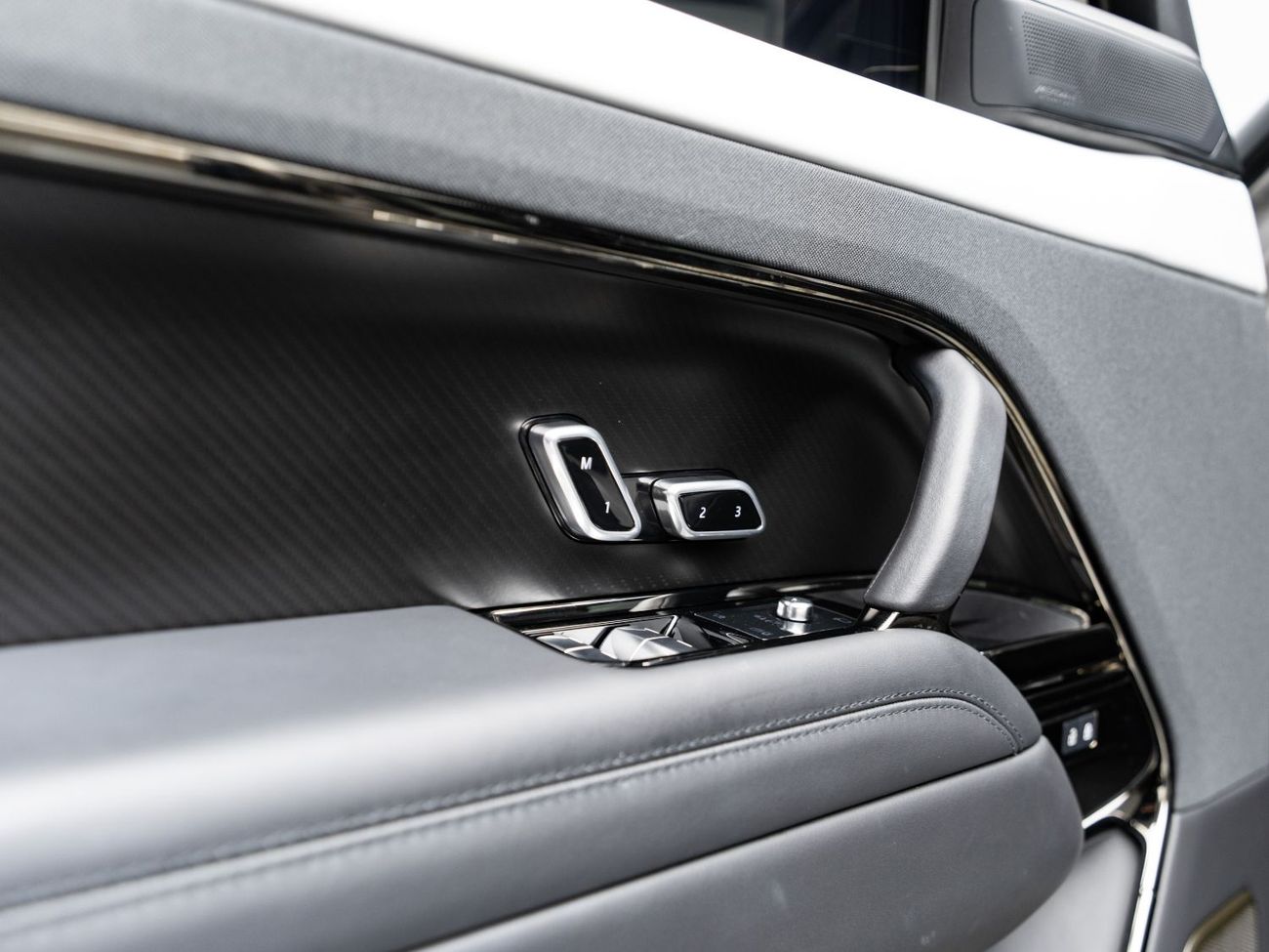 Land Rover Range Rover Sport SV EDITION ONE BUY NOW, PAY 2027 | THE BLACKLINE STANDARD | Al Tayer Warranty + Service Contract, Full Carbon, GCC