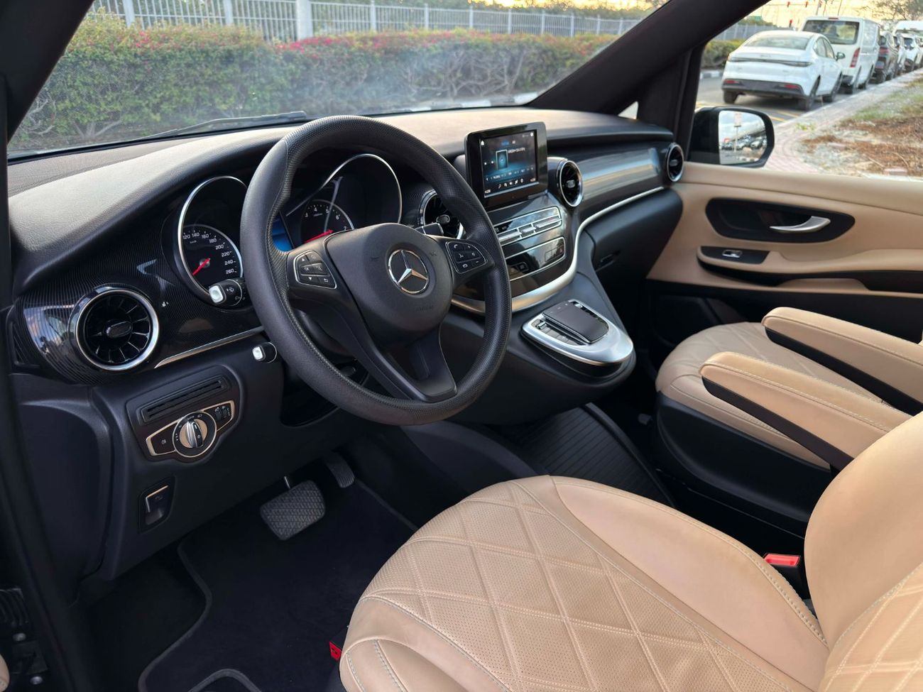 مرسيدس بنز V 250 GCC SPEC NEAT AND CLEAN