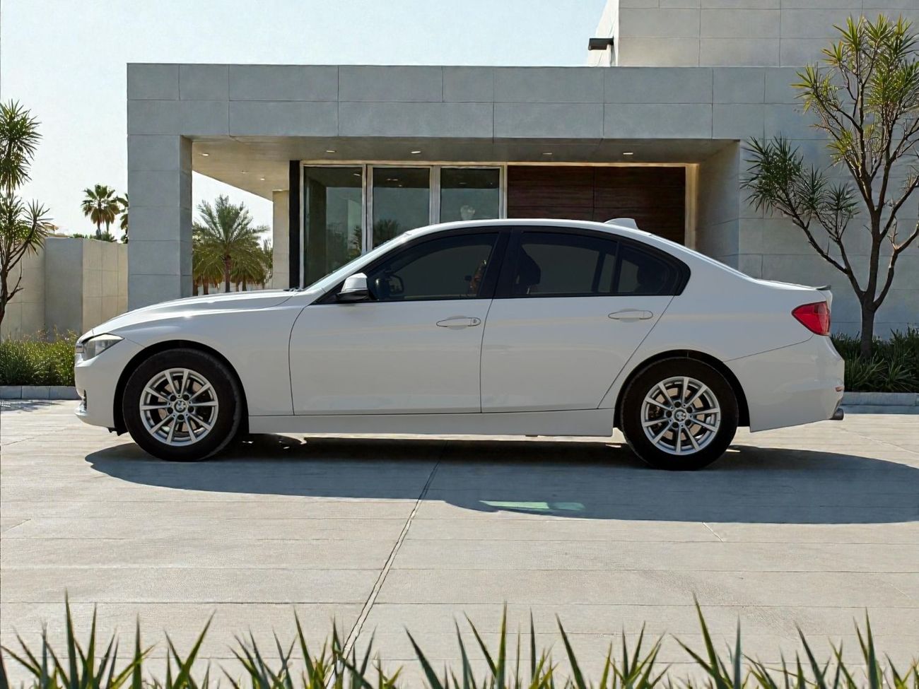 BMW 316i 316i 1.6T A/T | 2015 | GCC SPECS | AED 29,900