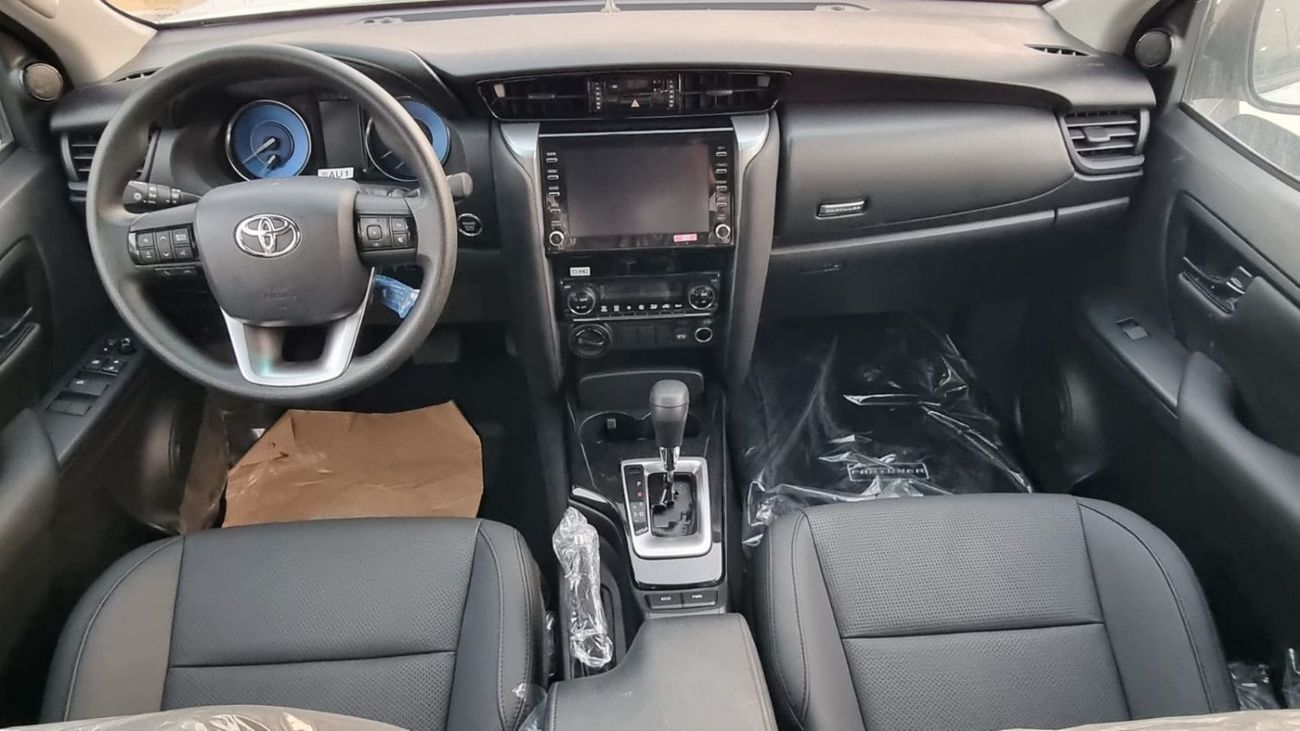 Toyota Fortuner TOYOTA FORTUNER 2.7L PETROL GR-KIT LEATHER SEATS POWER SEATS FULL OPTION MY 2025