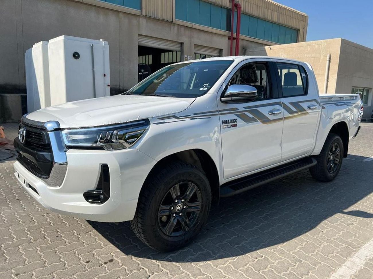 Toyota Hilux SR5 (NON GCC) Hilux 2.4 diesel Full option  Push start GCC